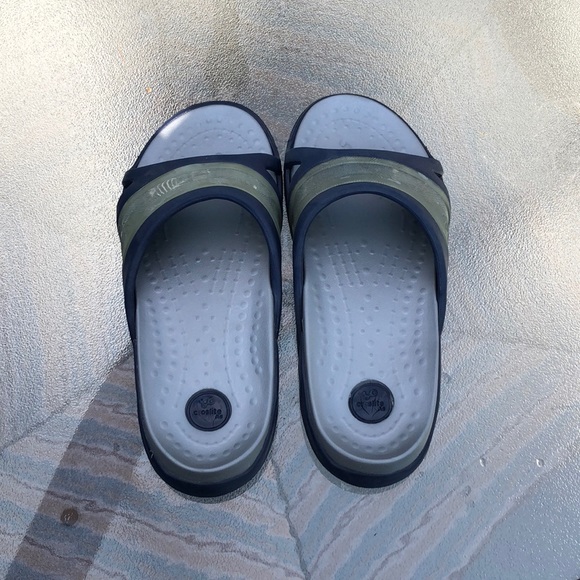 crocs prepair flip flops